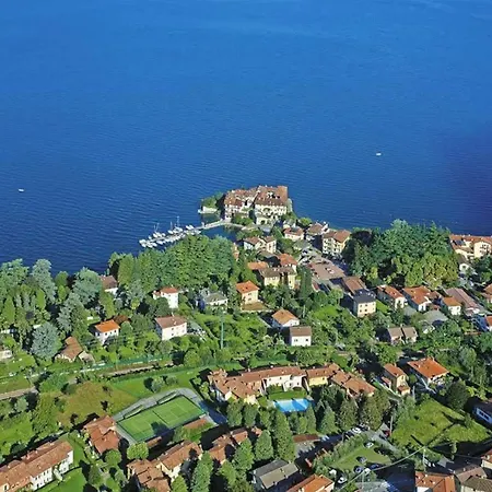 Semesterbostad Blue Lake Village Lierna